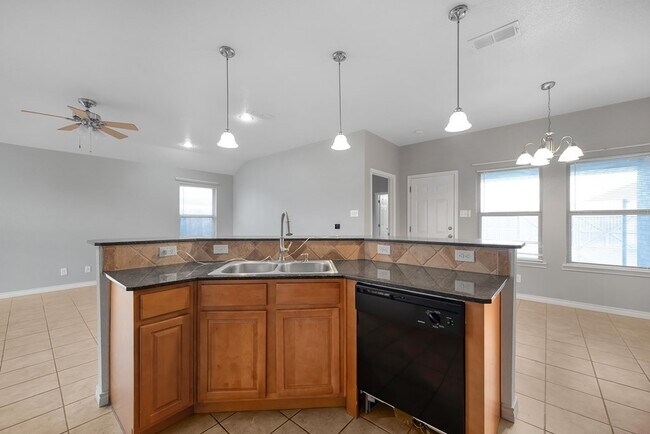 Building Photo - 1121 Laredo Dr