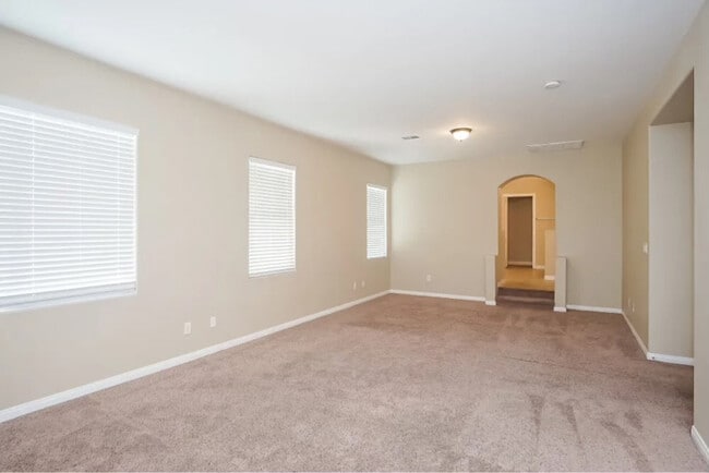 Building Photo - 915 Golden Poppy St