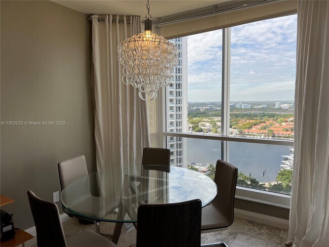 Foto del edificio - 21150 Point Pl