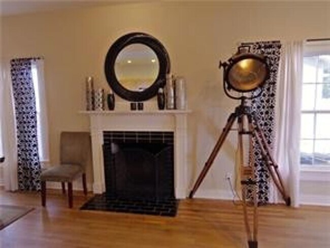 Foto del edificio - Available: Updated, spacious Tarrytown 4 bed / 4 bath, furnished or unfurnished
