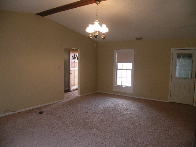 Building Photo - Charming family home!