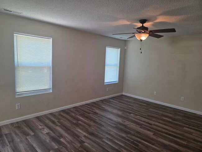 Foto del edificio - 5604 Rambling Dr