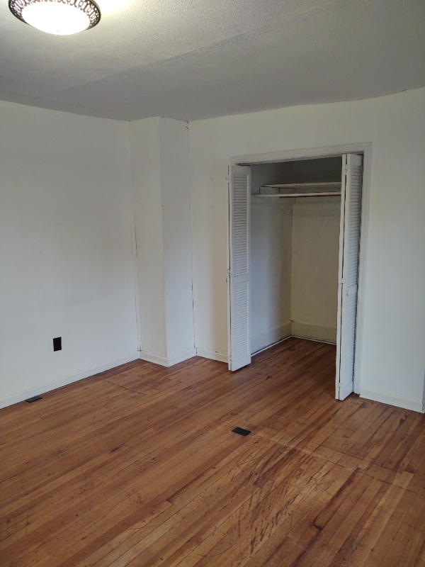 Building Photo - 404 W Highland Rd