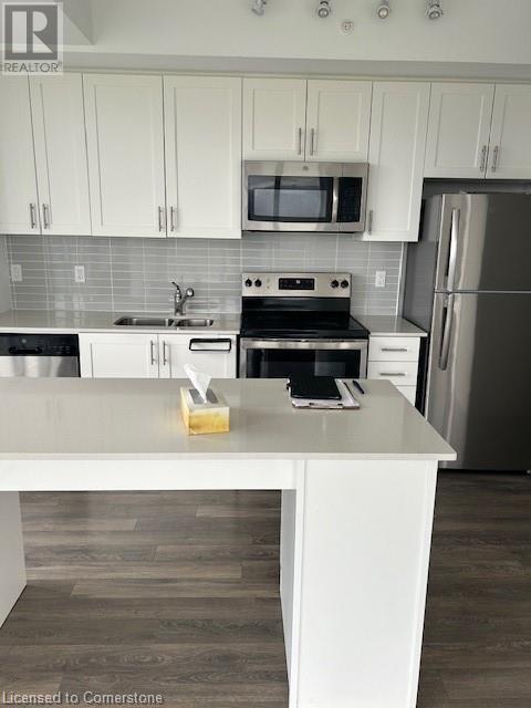 Photo du bâtiment - 550 N Service Rd