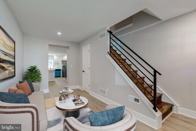 Foto del edificio - 369 E Hector St