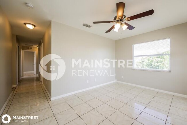 Foto del edificio - 2804 72nd St W, Lehigh Acres, FL 33971