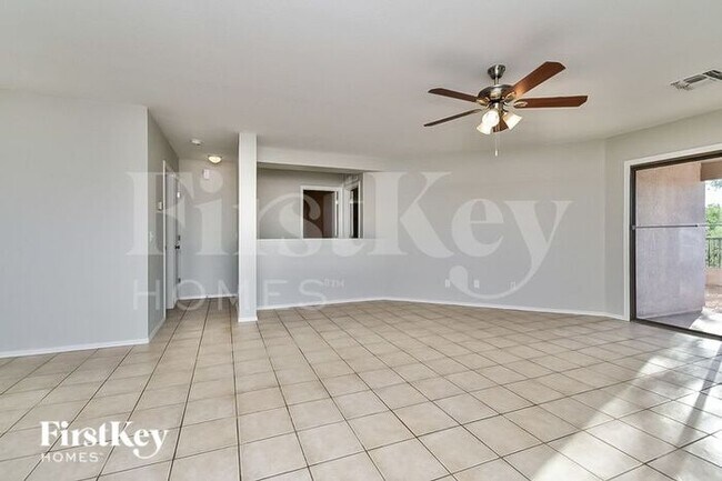 Foto del edificio - 8780 E Green Branch Ln