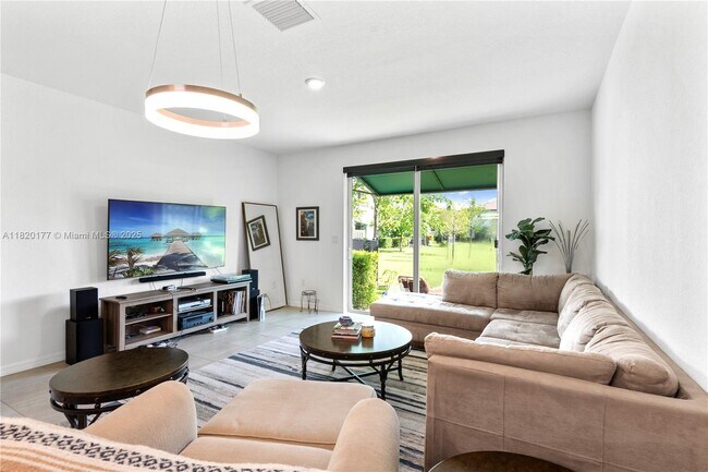Building Photo - 6285 SW 47th Mnr