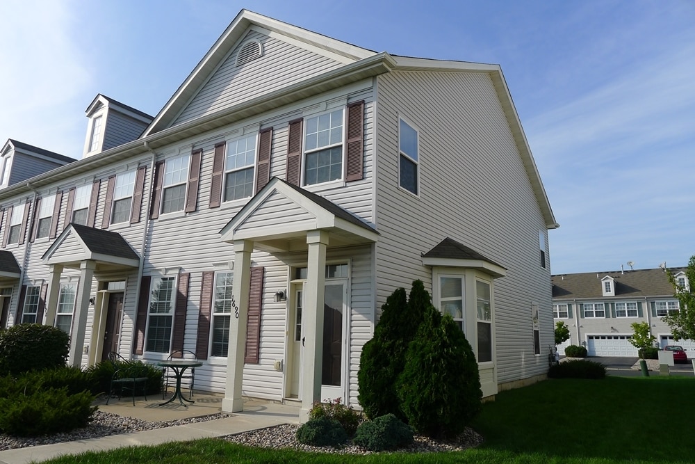 Primary Photo - 1690 Liberty Cir