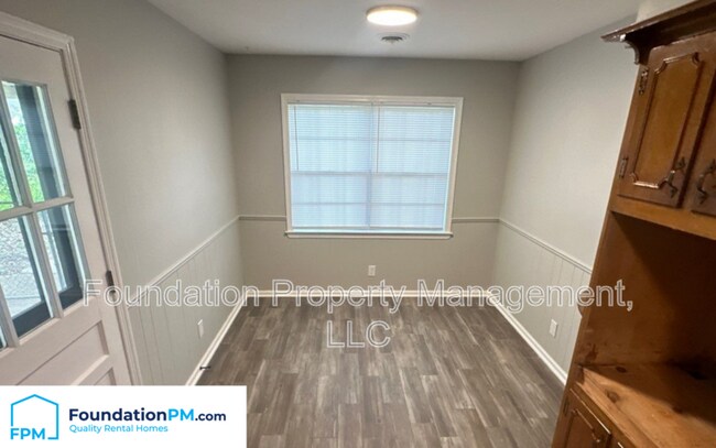 Foto del edificio - 3036 S Mendenhall Rd
