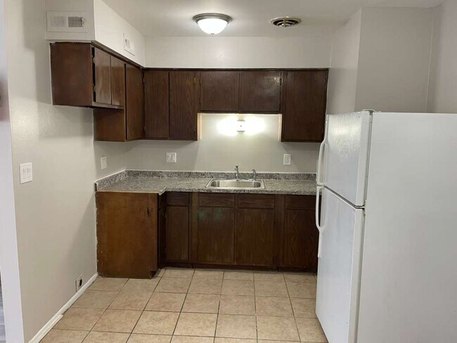 Foto del edificio - 24651 W McNichols Rd