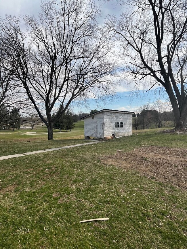 Building Photo - Single Family Home beside the Golf Course