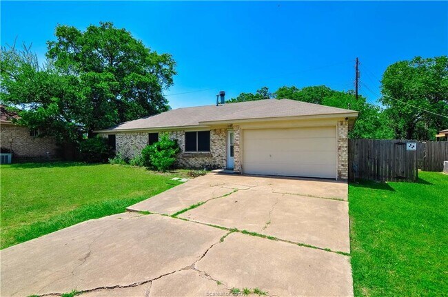 Building Photo - 2711 Allen Forest Dr