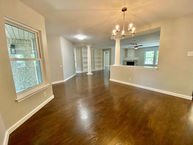 Building Photo - Your Dream Home Awaits: Stunning 3-Bed Oas...