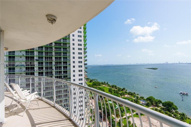 Building Photo - 1750 N Bayshore Dr