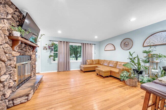 Foto del edificio - 105 Indianwood Dr