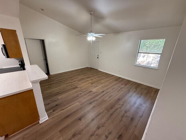 Foto del edificio - 8117 Willet Trail