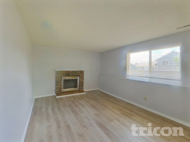 Foto del edificio - 3340 Galleria Terrace