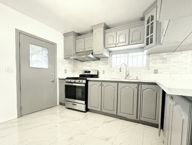 Foto del edificio - 439 W Buckthorn St