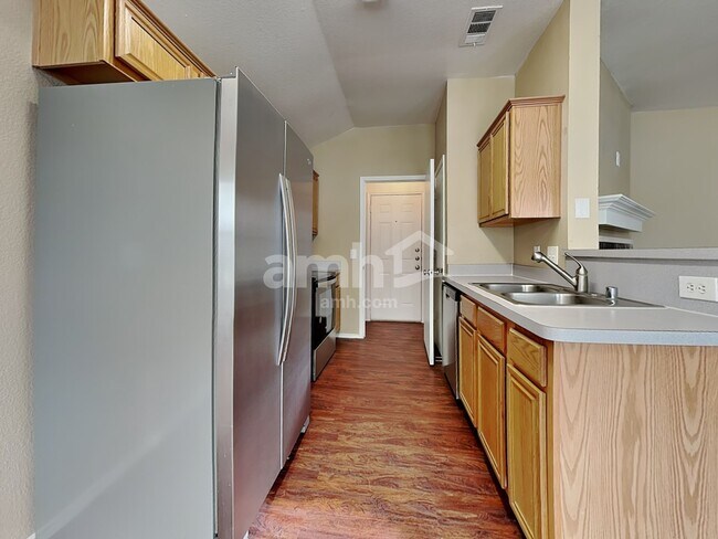 Foto del edificio - 308 Lake Travis Dr