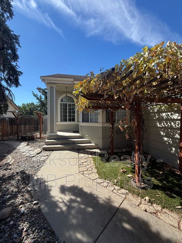 Foto del edificio - 994 Wheatland Ct