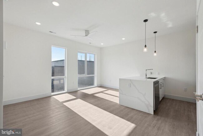 Foto del edificio - 1221 E Fletcher St