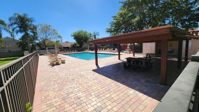 Building Photo - 15702 E Waterside Cir