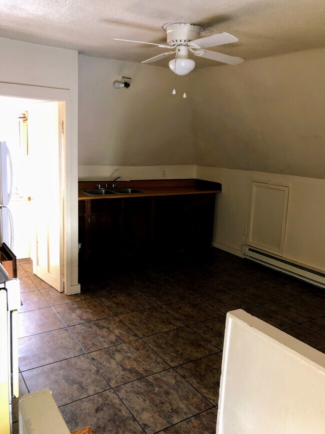 Kitchen - 529 Federal St