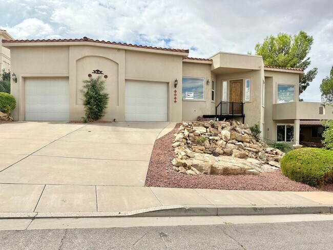 Foto del edificio - Beautiful 3-bed 2 bath Home! VIEWS VIEWS V...