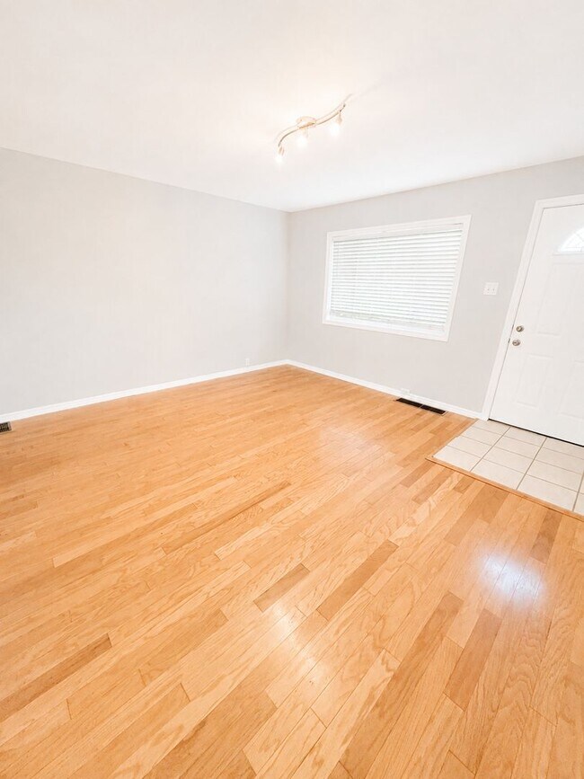 Building Photo - Spacious 2-Bedroom South Side Flats Home – Fenced Yard, Private Patio & Central A/C