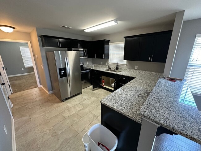 Building Photo - FOR LEASE - 3 bed, 2 bath, 1,128 sqft single family home!