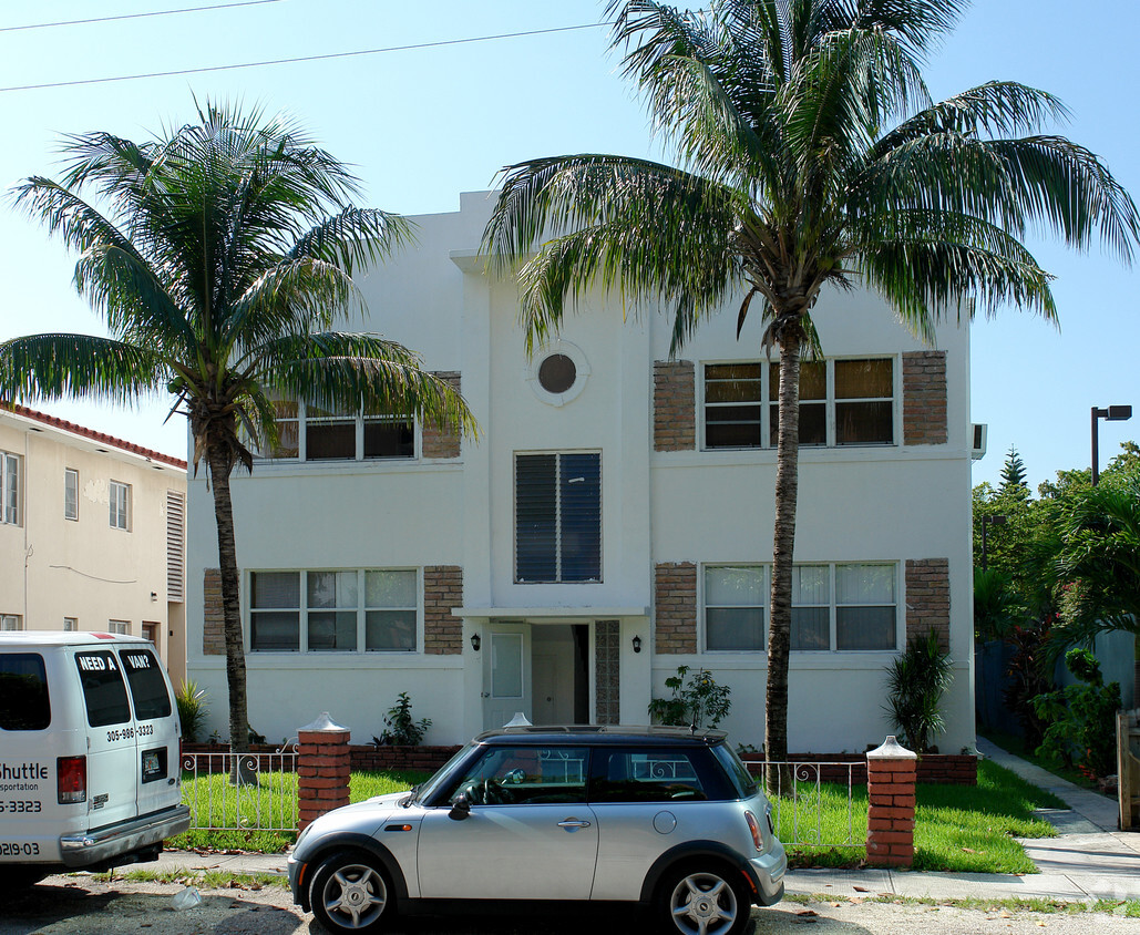 Primary Photo - Coral Way Apartments