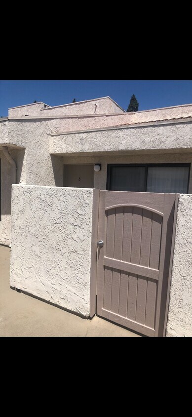 Primary Photo - 2300 E Westport Dr