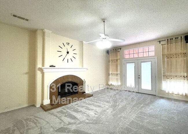 Building Photo - 1307 Edinboro Ln