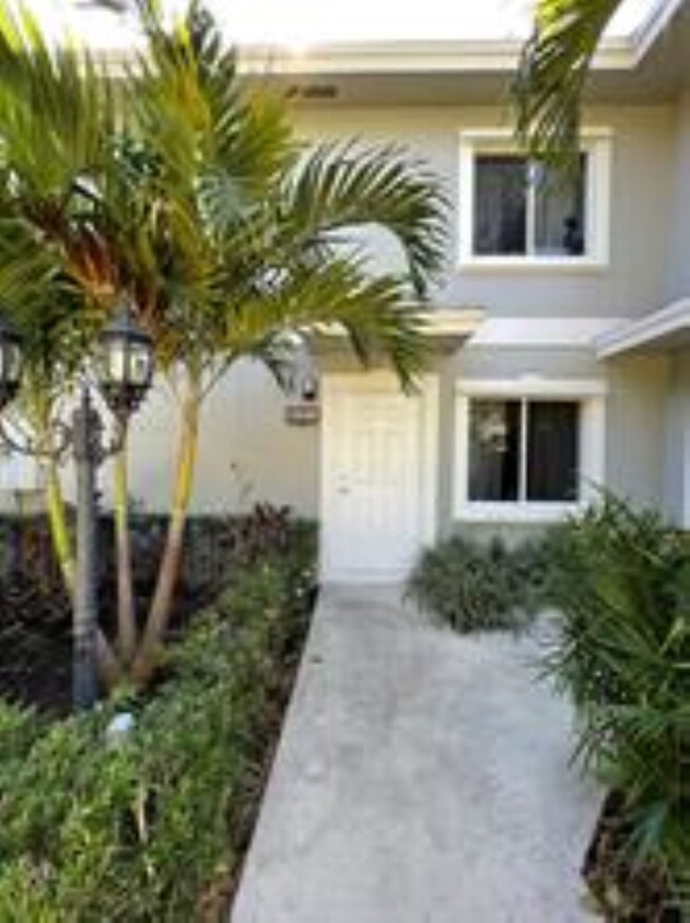 Foto principal - 1325 NE 5th Ave