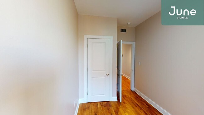 Building Photo - Full room in 4-bed/2.0-bath Home