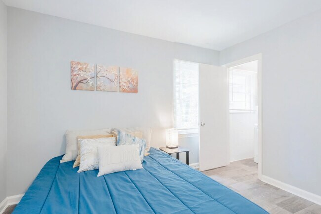 Foto del edificio - 2684 Loghaven Dr NW