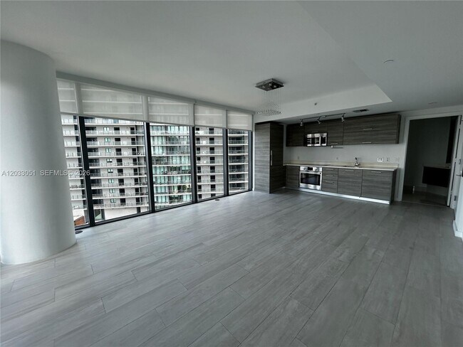 Foto del edificio - 650 NE 32nd St