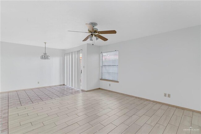 Foto del edificio - 21 E Samano St