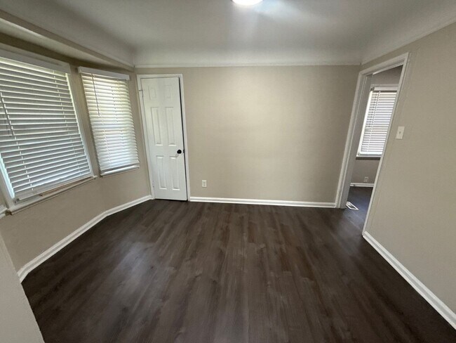 Foto del edificio - This beautifully updated 3-bedroom, 1-bath single-family home is ready for move-in!