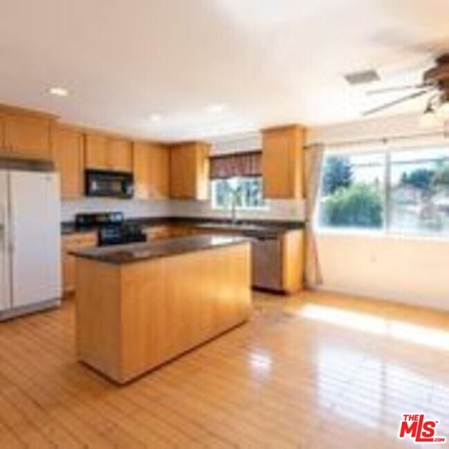 Foto del edificio - 7111 W 83rd St