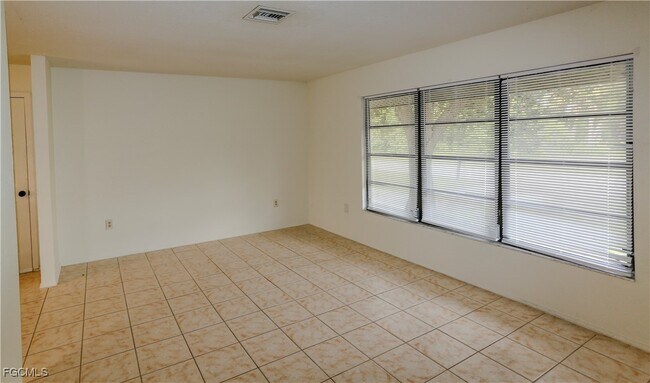 Foto del edificio - 232 Cicero St NW