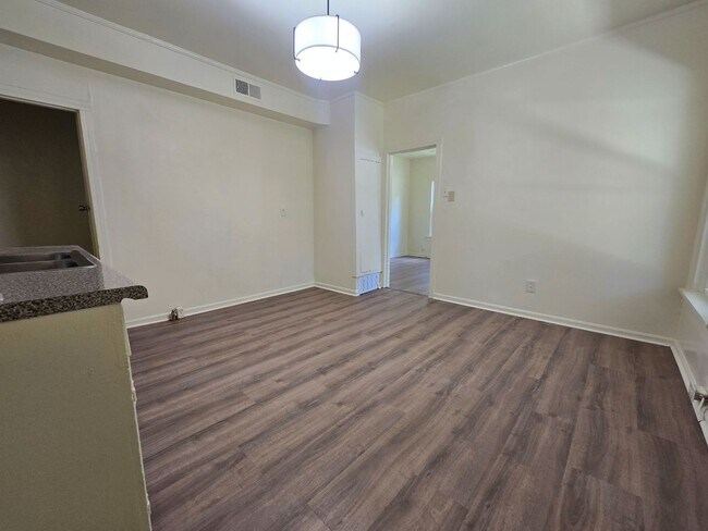 Foto del edificio - 104 Tyler St NW