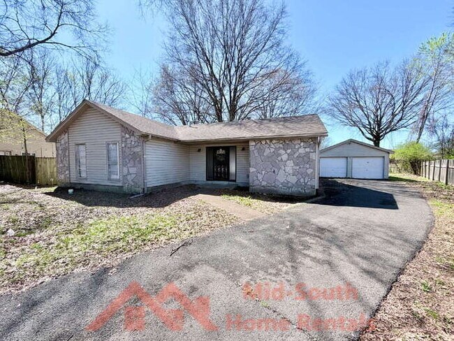 Foto del edificio - 7029 Tree Line Cove