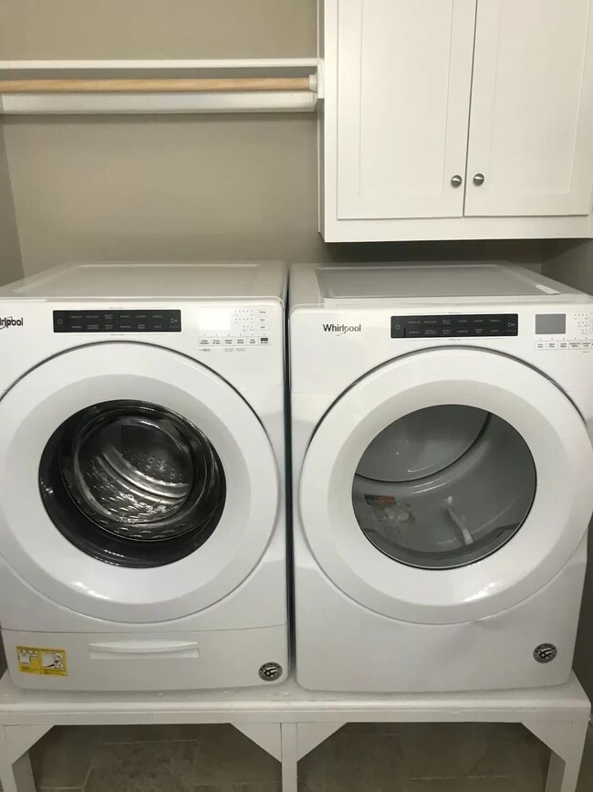 Foto del edificio - 605 Spring Ridge Rd