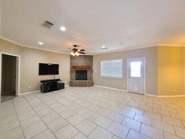 Foto del edificio - 4631 Bowie Dr