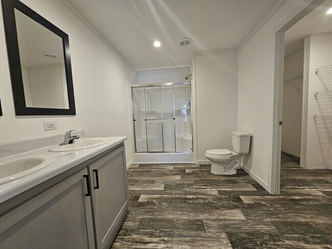 Foto del edificio - 6661 Hidden Oaks Dr