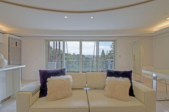 Building Photo - 499 Montecito Dr
