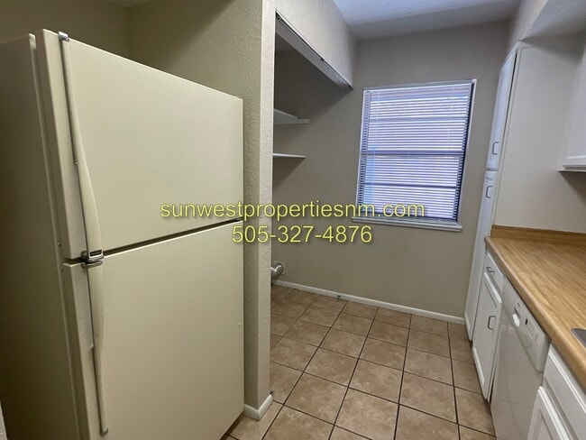 Building Photo - 3 bedroom, 2.5 Bath Condo for Rent