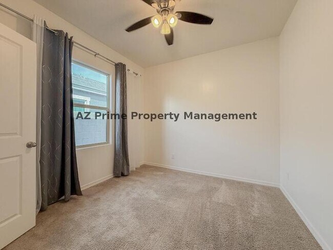 Foto del edificio - 5815 N 195th Dr